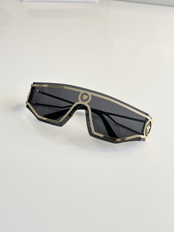 Verrsacee Gold Black Sunglasses